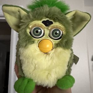 Rare “Frog” Furby selling as UNTESTED